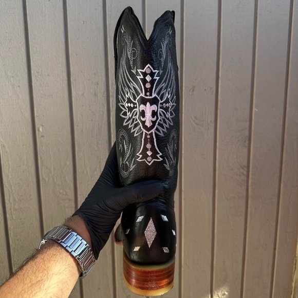 #81 Diamond Design Western Boot in Black Color with Silver Cross Details - Picture 5 of 5